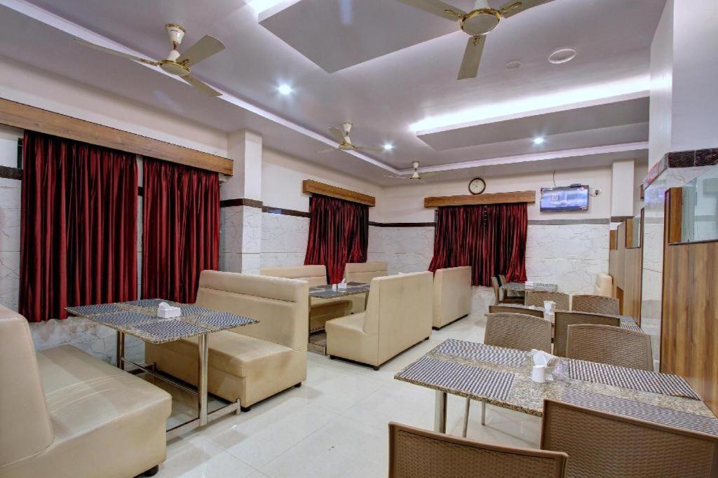 Hotel Ambika International Byndoor Bainduru Exterior foto